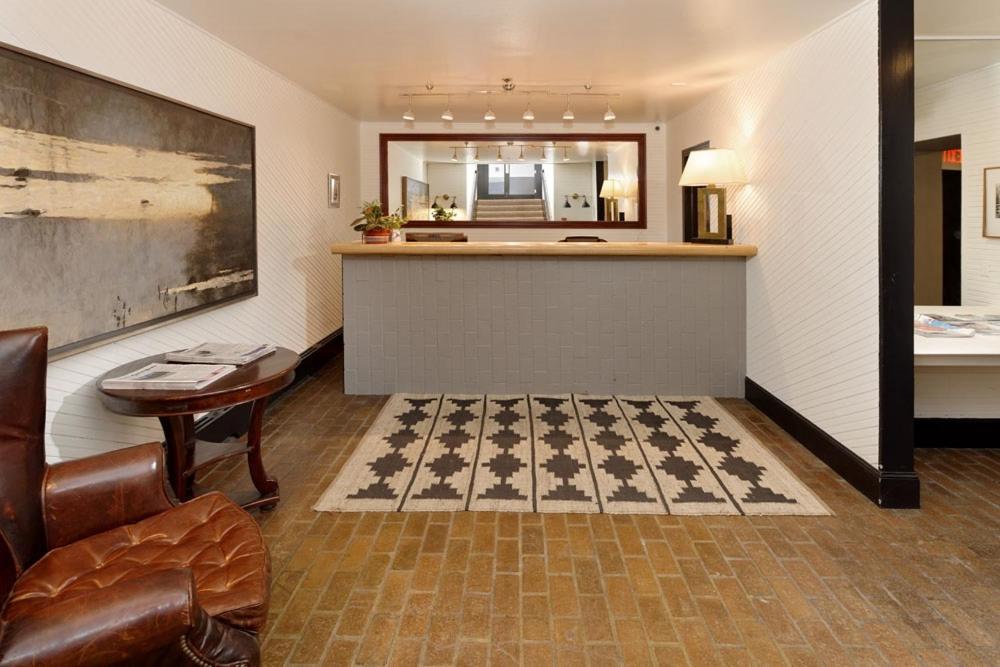 אספן Independence Square 213, Spacious Hotel Room With 2 Queen Beds, Wet Bar, And Sitting Area מראה חיצוני תמונה