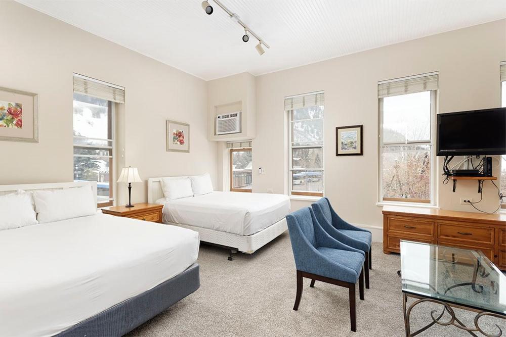 אספן Independence Square 213, Spacious Hotel Room With 2 Queen Beds, Wet Bar, And Sitting Area מראה חיצוני תמונה